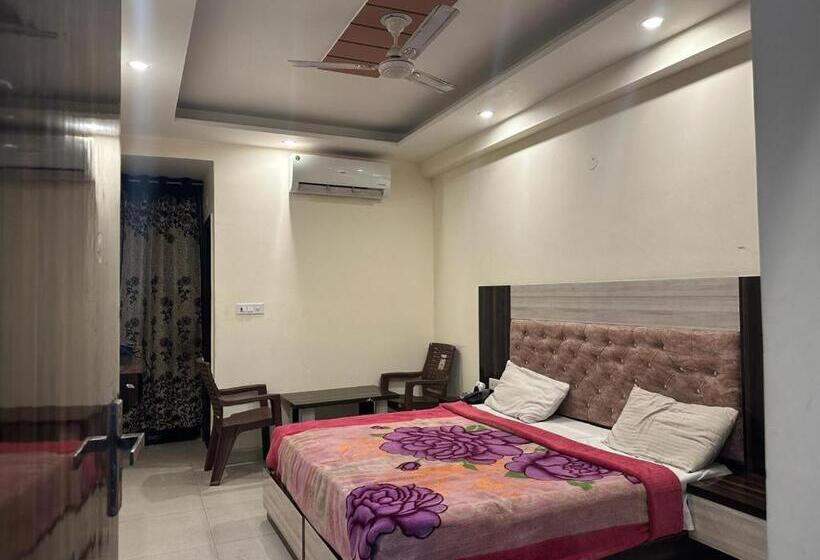 Отель S Franso Suites