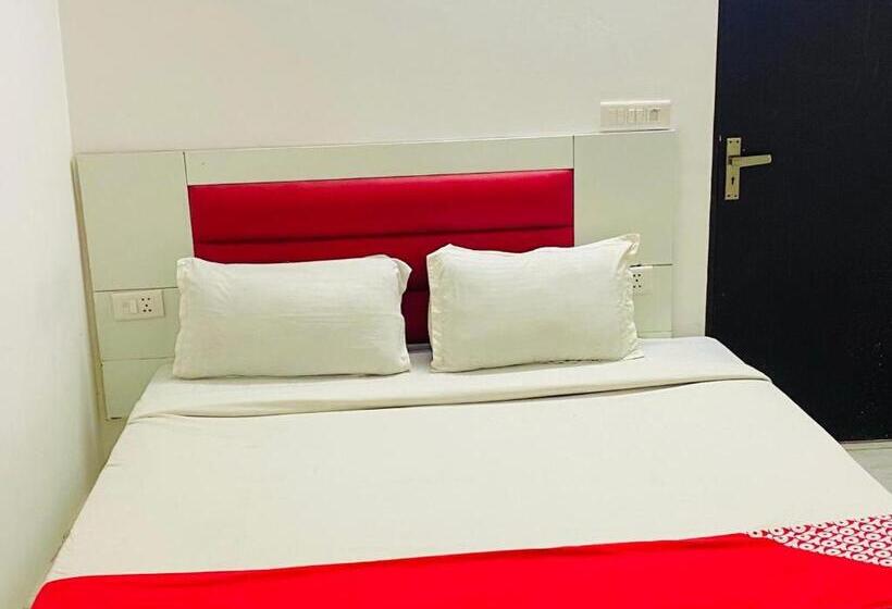 Отель S Franso Suites