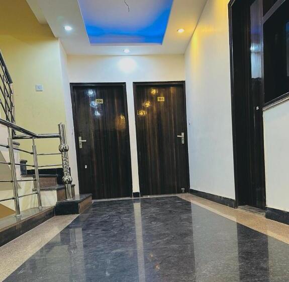 Отель S Franso Suites