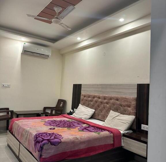 Отель S Franso Suites