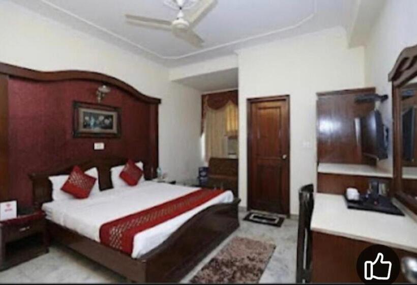 Отель Shanti Palace