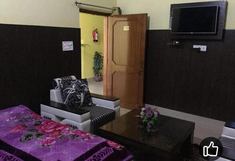 Отель Shanti Palace