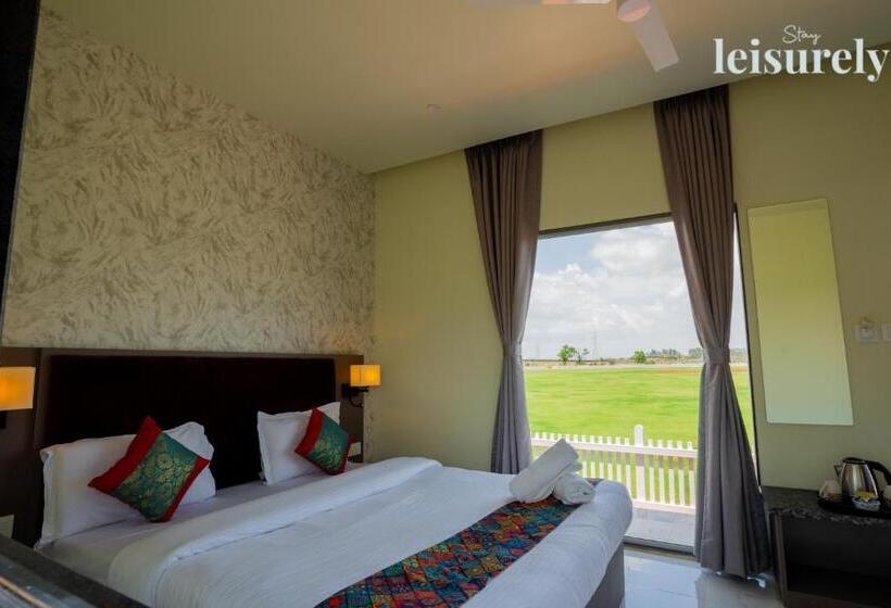 בית מלון כפרי Stay Leisurely Pavilion By The Hills, Lonavala Stadium View Rooms