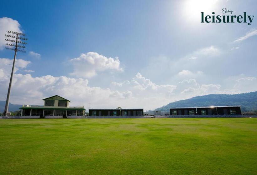 בית מלון כפרי Stay Leisurely   Pavilion By The Hills, Lonavala   Stadium View Rooms