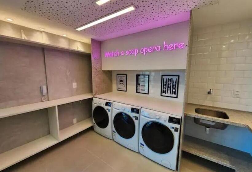 ホテル Sunny Hall   Apto Com Piscina Privativa