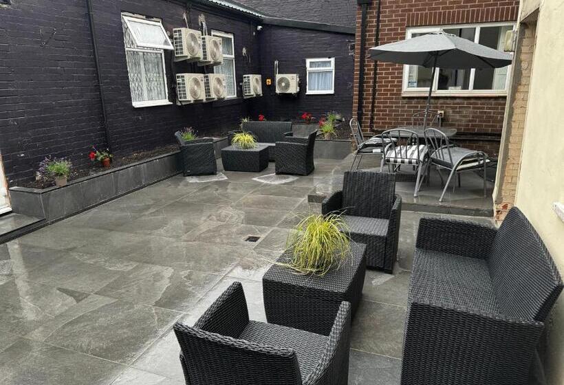 Отель The Court House