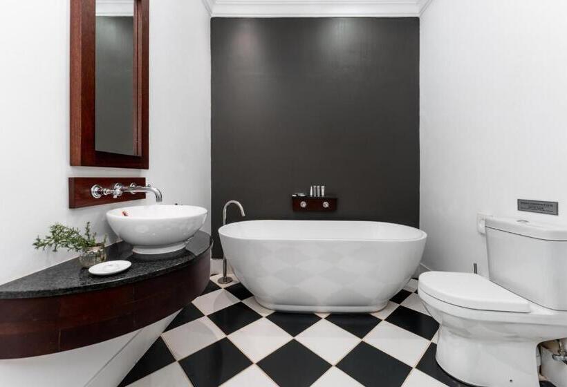 ホテル The Umdoni Suites At Prince S Grant Golf Estate