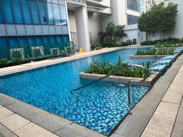 Luxestaysmnl Stylish Family 2br Suite Poolgym 400mbps Wifi Netflx Amazing City View
