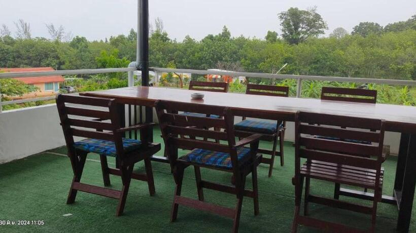 ペンション Batikseafood Airport & Room