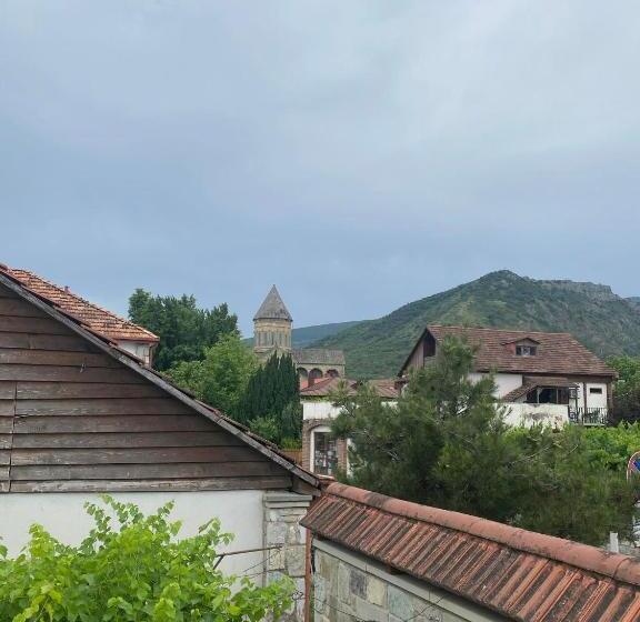 پانسیون Gugas Guest House