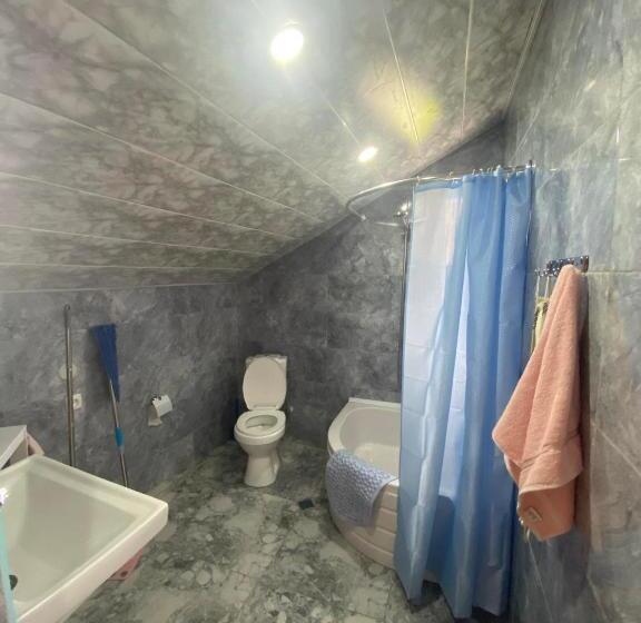 پانسیون Gugas Guest House