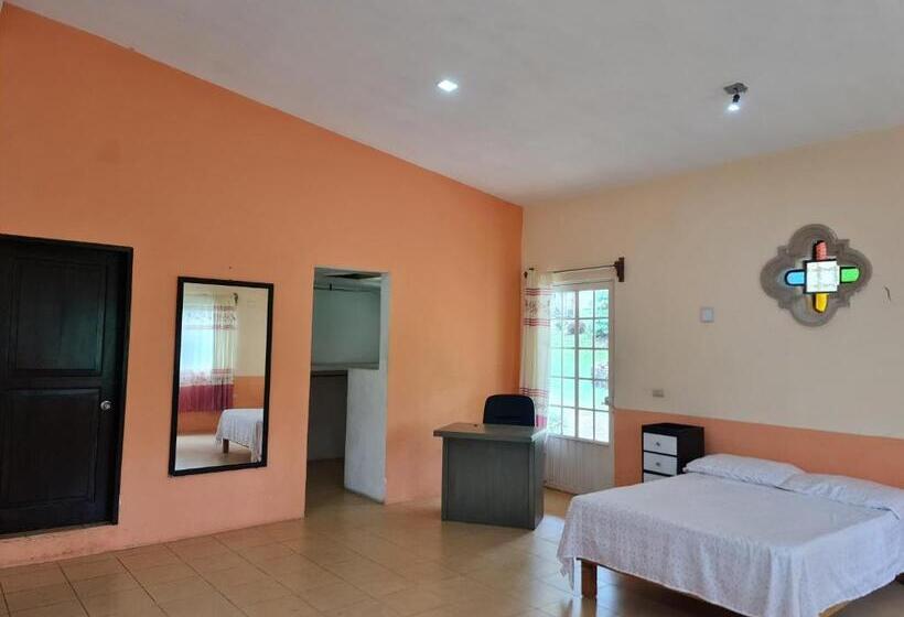 بنسيون Hostal El Jardín De Los Anturios