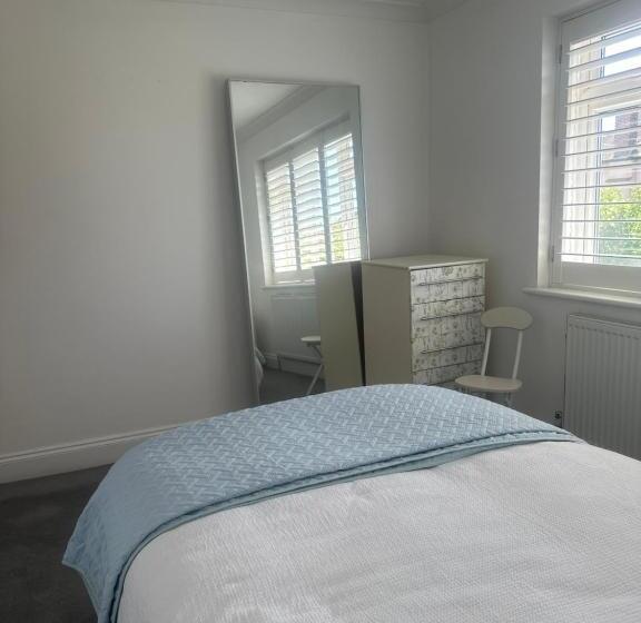 פנסיון Mayfield Guest Rooms