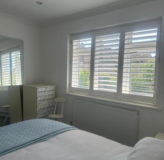 פנסיון Mayfield Guest Rooms