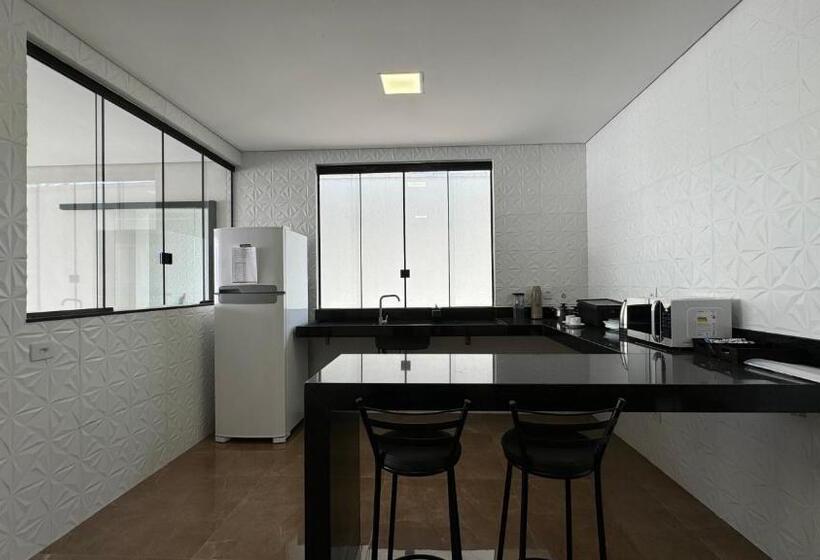 פנסיון Dilucca Suíte 01   Pousada Karaiba Prox Umc, Praia Clube E Shopping