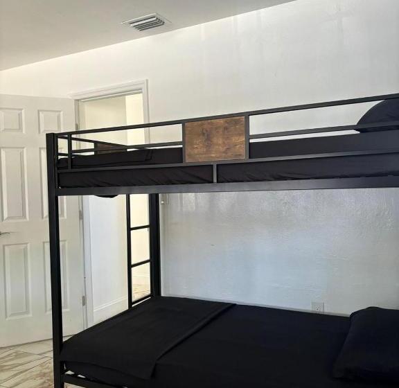 펜션 Praga S House