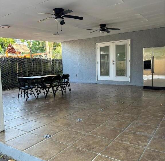 펜션 Praga S House