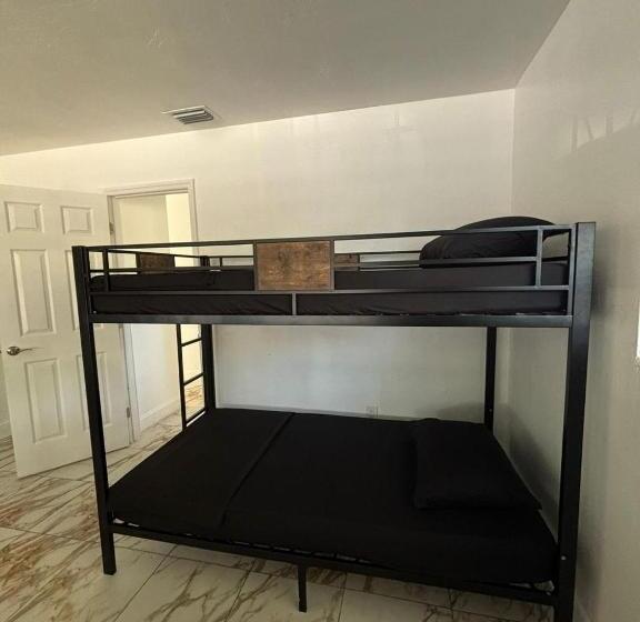 펜션 Praga S House