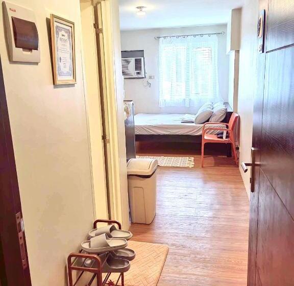 Coal Family Room With Fast Internet