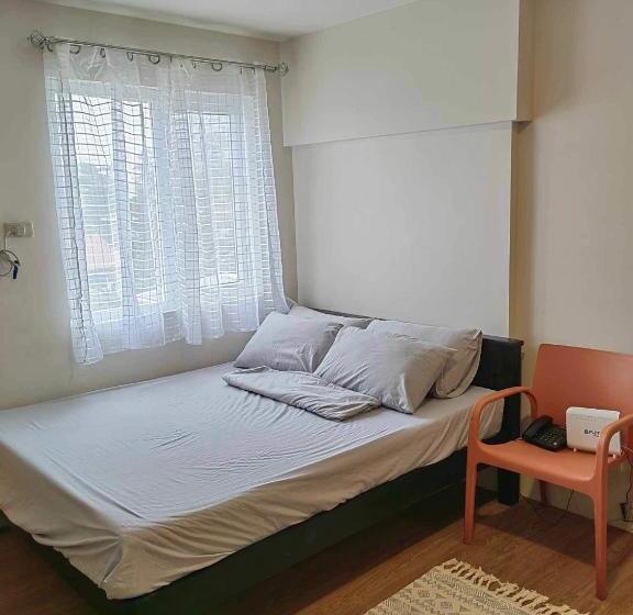 Coal Family Room With Fast Internet