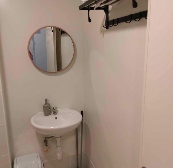 Coal Family Room With Fast Internet