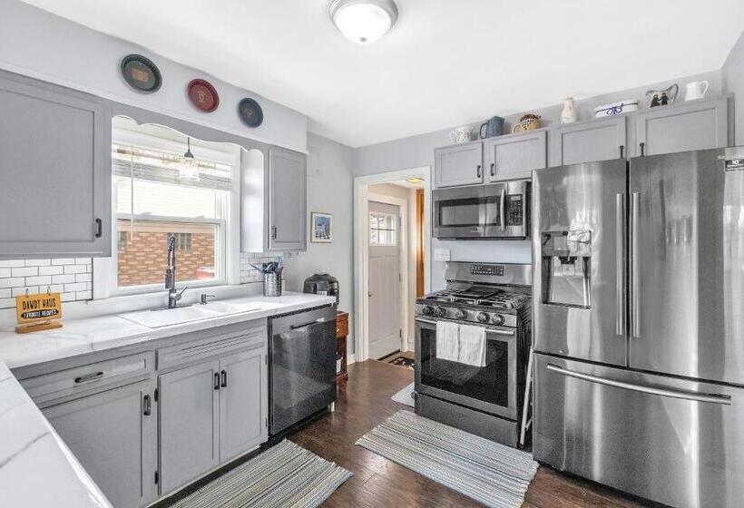 The Dawdy Haus Bed And Breakfast