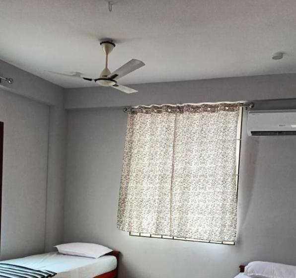 ユースホステル Fully Furnished Rooms, Kakkanad, Ernakulam