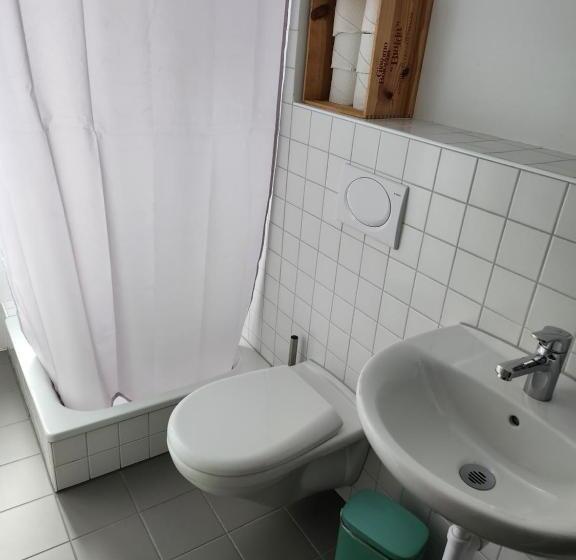 ユースホステル Gasthaus Crestasee