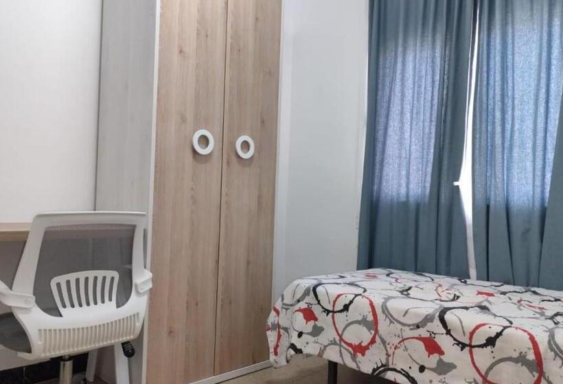 הוסטל Hostal Ideal Gavà