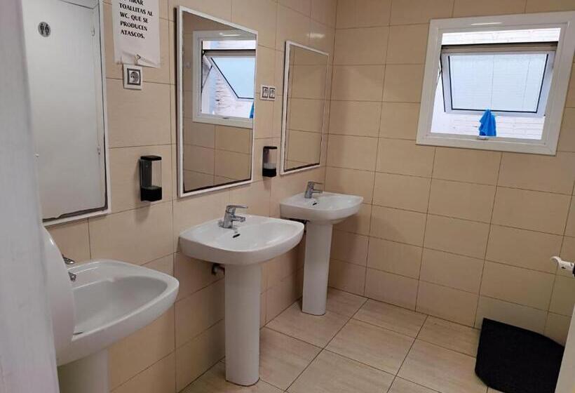הוסטל Hostal Ideal Gavà