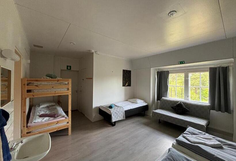 הוסטל Kirjais Skola