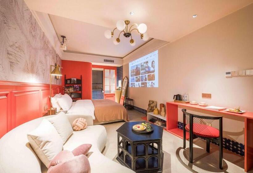 Bed and Breakfast 大理市欧式轻调客栈店