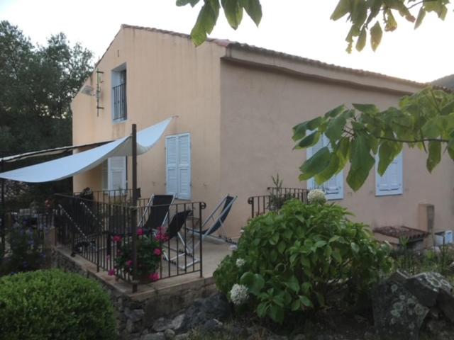 ベッドアンドブレックファースト Chambres D Hôtes De La Villa Les Rosiers   Eglantine