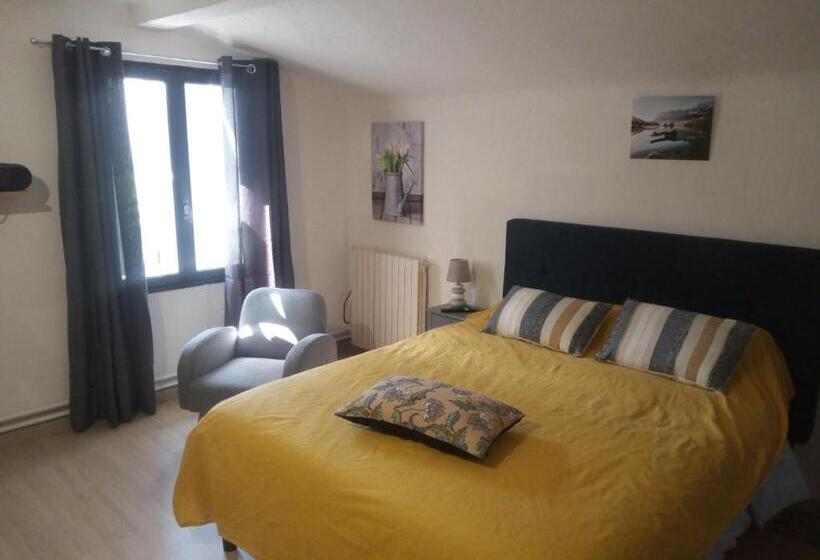 مبيت وإفطار Chambres D Hôtes L Amphitryon 5 Chambres