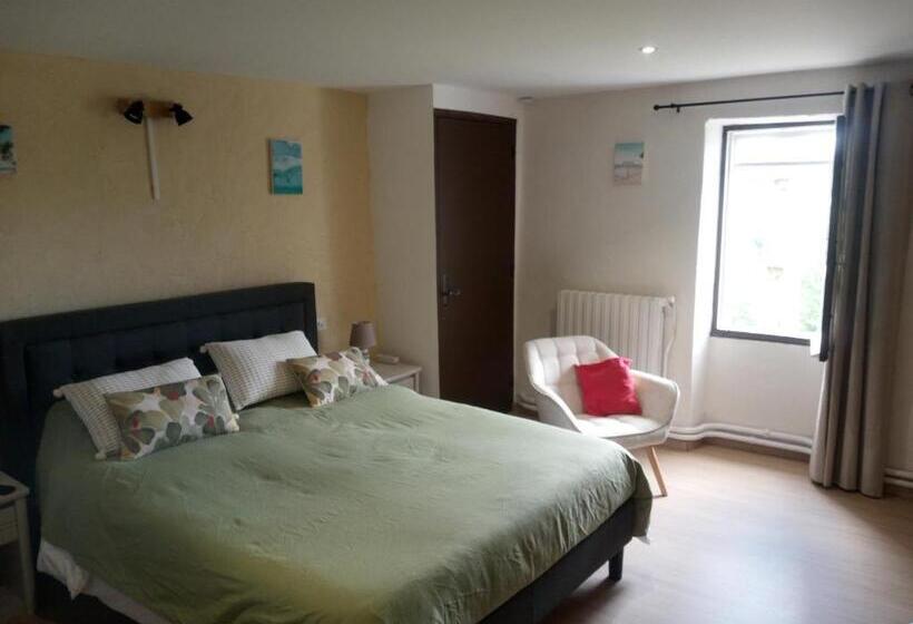 مبيت وإفطار Chambres D Hôtes L Amphitryon 5 Chambres