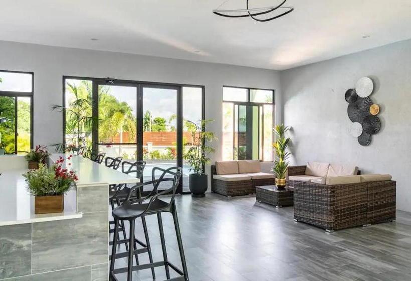 تختخواب و صبحانه Chateau Charme