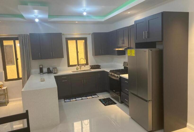 تختخواب و صبحانه Chateau Charme