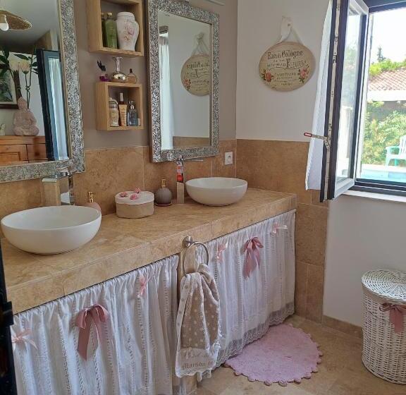 Bed and Breakfast Chez Brigitte Chambre D Hôte Avec Cour Privative,piscine