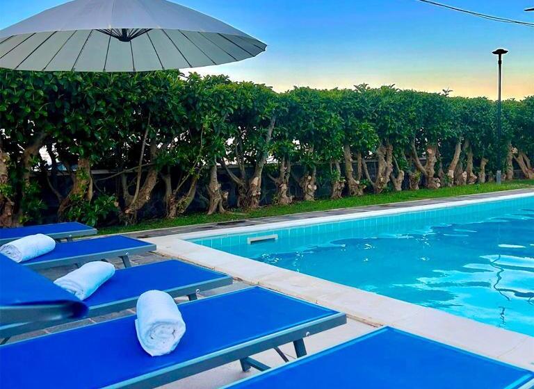 ベッドアンドブレックファースト Elimar Villa & Pool