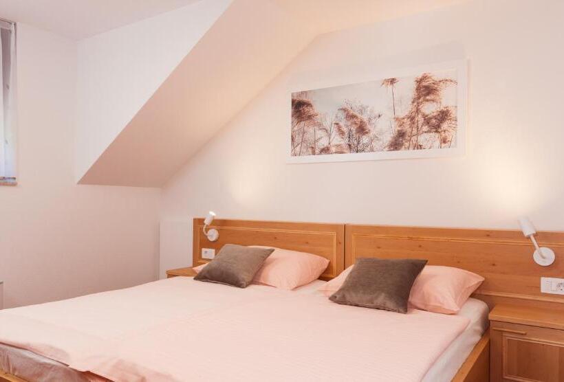 تختخواب و صبحانه Turistična Kmetija Pri Marku