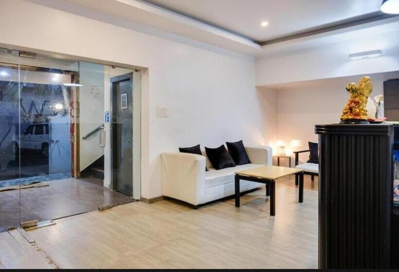 Black And White Motel