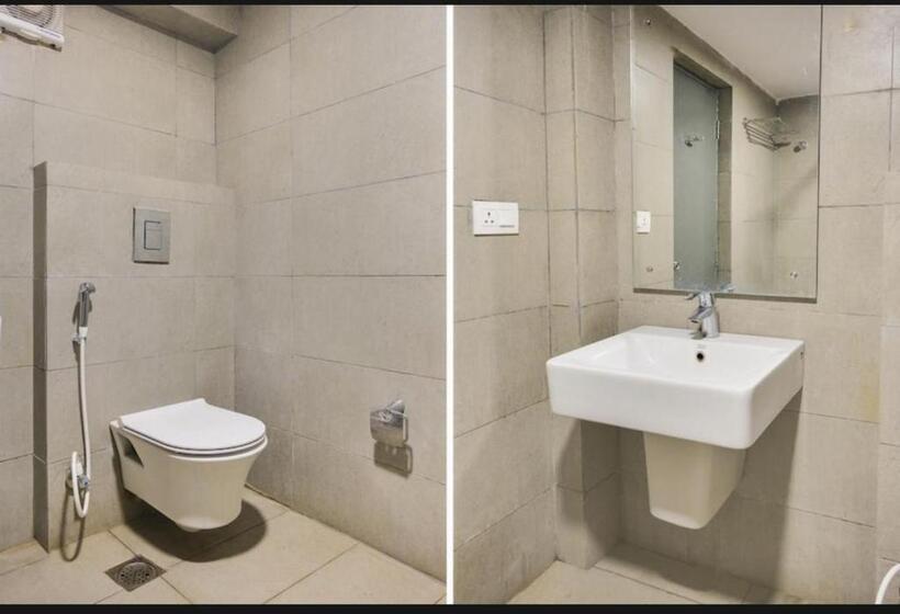 Black And White Motel