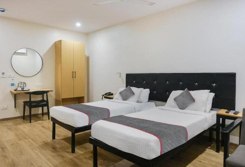 Black And White Motel