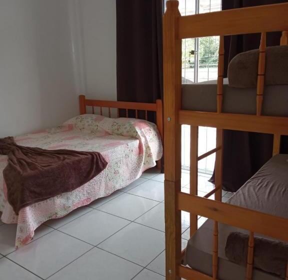 Hostel E Pousada Orquídea