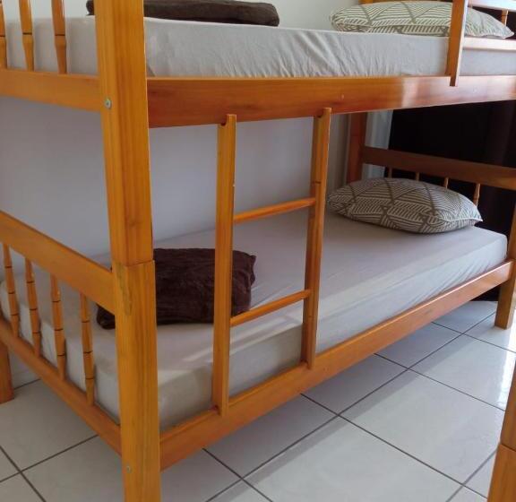 Hostel E Pousada Orquídea