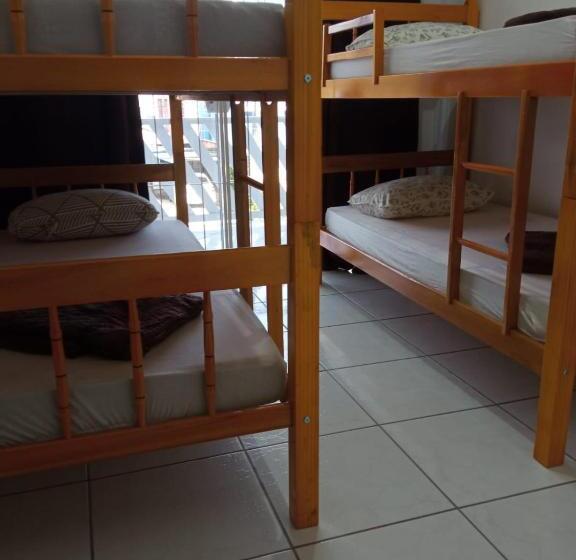 Hostel E Pousada Orquídea