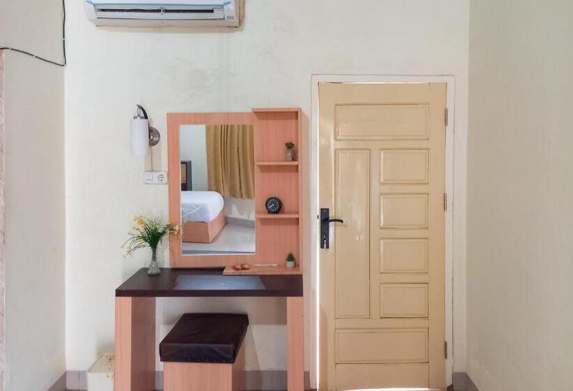 فندق Aroel Homestay Mitra Reddoorz