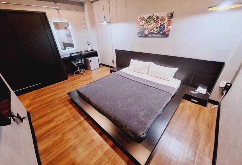 Отель Capital O 75512 Loft Residence  Suphanburi