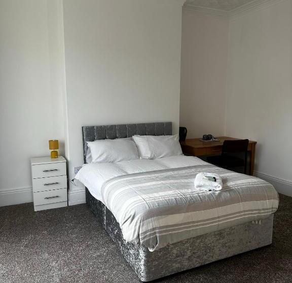 Капсульный Oтель Le Crescent Rooms, Room Stays