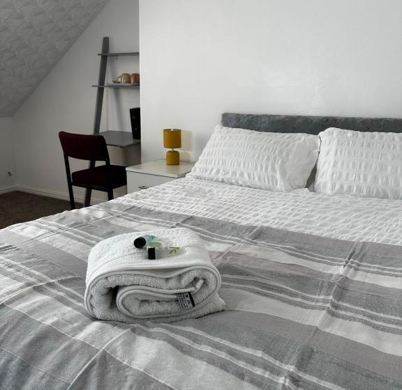 Капсульный Oтель Le Crescent Rooms, Room Stays